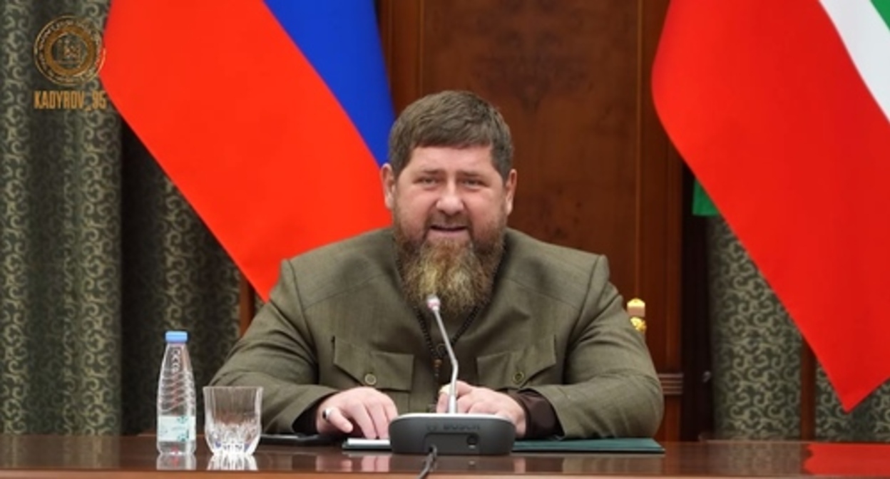 Рамзан Кадыров выступает перед сотрудниками силовых структур Чечни. Кадр видео из телеграм-канала Рамзана Кадырова https://t.me/RKadyrov_95/4323 Рамзан Кадыров выступает перед сотрудниками силовых структур Чечни. Кадр видео из телеграм-канала Рамзана Кадырова https://t.me/RKadyrov_95/4323