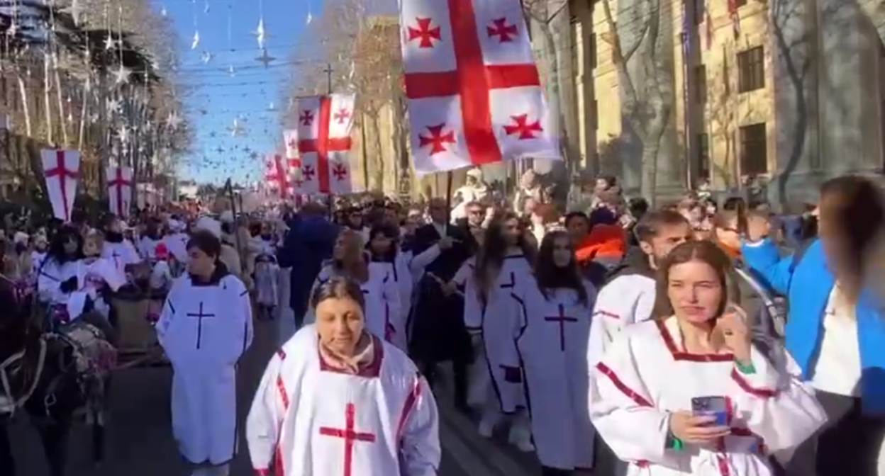 Шествие "Алило" в Тбилиси. Стоп-кадр видео из Telegram-канала NewsGeorgia от 07.01.24, https://t.me/NGnewsgeorgia/12056 Шествие "Алило" в Тбилиси. Стоп-кадр видео из Telegram-канала NewsGeorgia от 07.01.24, https://t.me/NGnewsgeorgia/12056