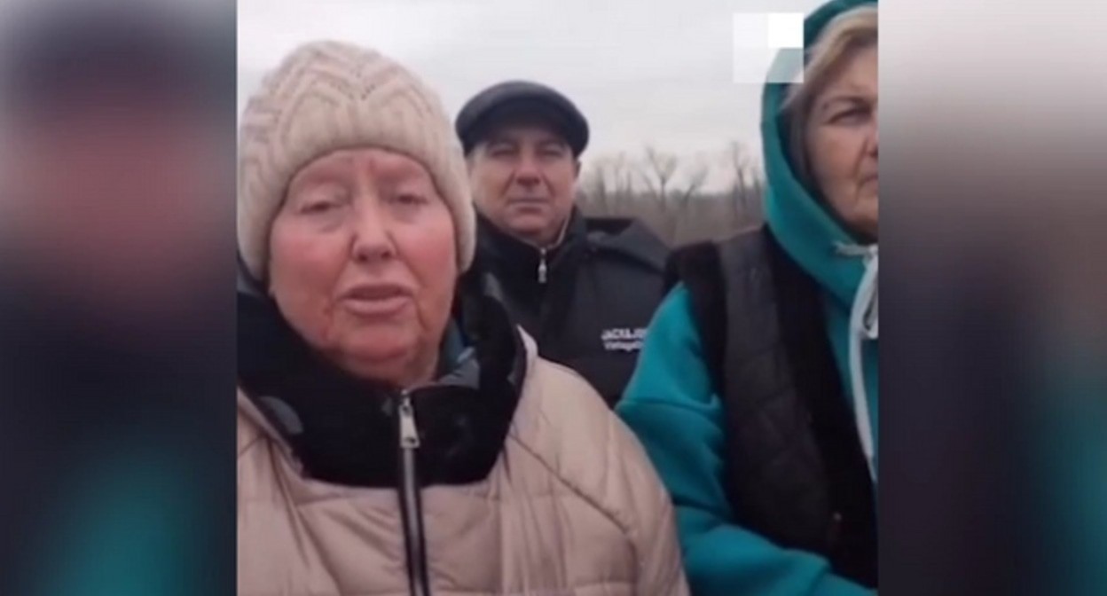 Кадр видеообращения жителей Иловлинского района к Путину https://v1.ru/text/gorod/2024/01/14/73113368/ Кадр видеообращения жителей Иловлинского района к Путину https://v1.ru/text/gorod/2024/01/14/73113368/