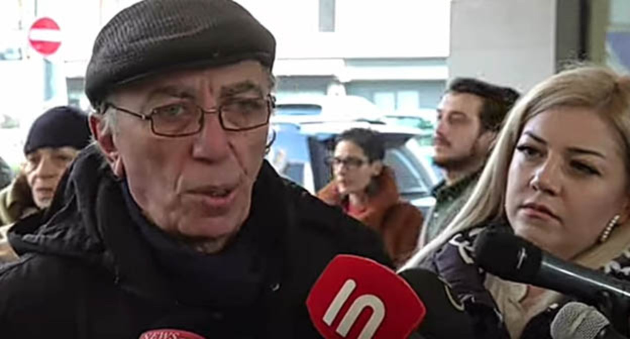 Работники театра "Гой" провели в Ереване акцию протеста против объединения учреждения с другим театром и увольнения директора. 15 января 2924 г. Скриншот видео https://www.youtube.com/watch?v=A4e47dPD318&embeds_referring_euri=https%3A%2F%2Fnews.am%2F&source_ve_path=Mjg2NjY&feature=emb_logo Работники театра "Гой" провели в Ереване акцию протеста против объединения учреждения с другим театром и увольнения директора. 15 января 2924 г. Скриншот видео https://www.youtube.com/watch?v=A4e47dPD318&embeds_referring_euri=https%3A%2F%2Fnews.am%2F&source_ve_path=Mjg2NjY&feature=emb_logo