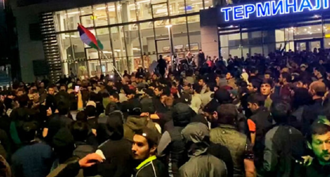 Беспорядки в аэропорту Махачкалы. Фото: https://tehnowar.ru/ Беспорядки в аэропорту Махачкалы. Фото: https://tehnowar.ru/