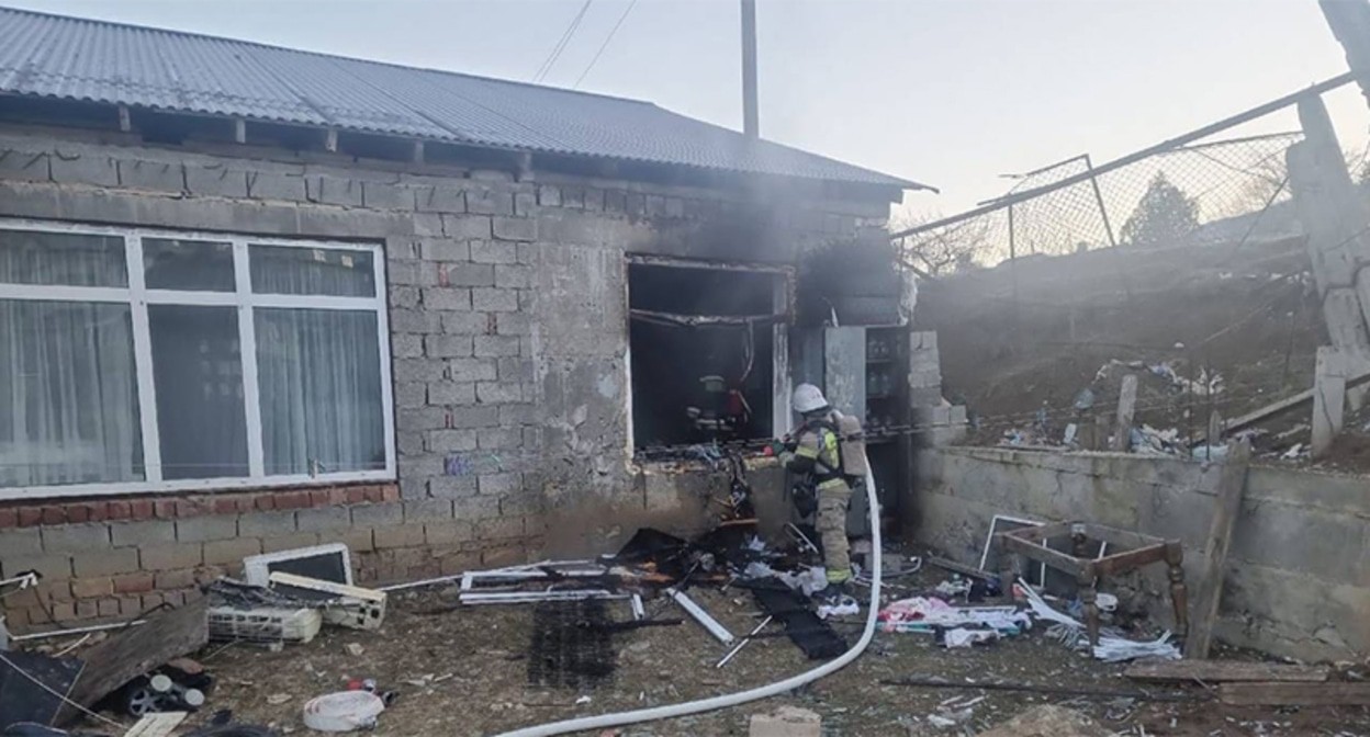 Жилой дом в Махачкале, в котором произошел взрыв газа. Фото: МЧС России Жилой дом в Махачкале, в котором произошел взрыв газа. Фото: МЧС России