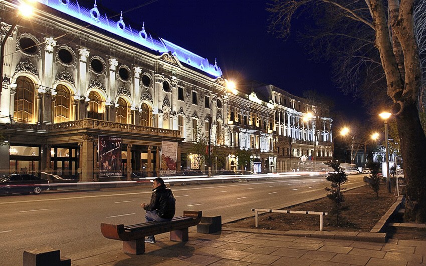 Проспект Руставели. Фото: George Kvizhinadze https://ru.wikipedia.org/ Проспект Руставели. Фото: George Kvizhinadze https://ru.wikipedia.org/