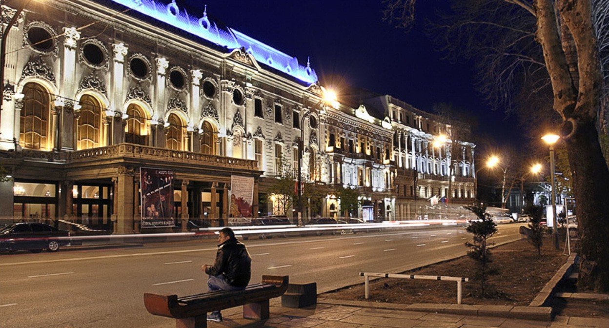 Проспект Руставели. Фото: George Kvizhinadze https://ru.wikipedia.org/ Проспект Руставели. Фото: George Kvizhinadze https://ru.wikipedia.org/