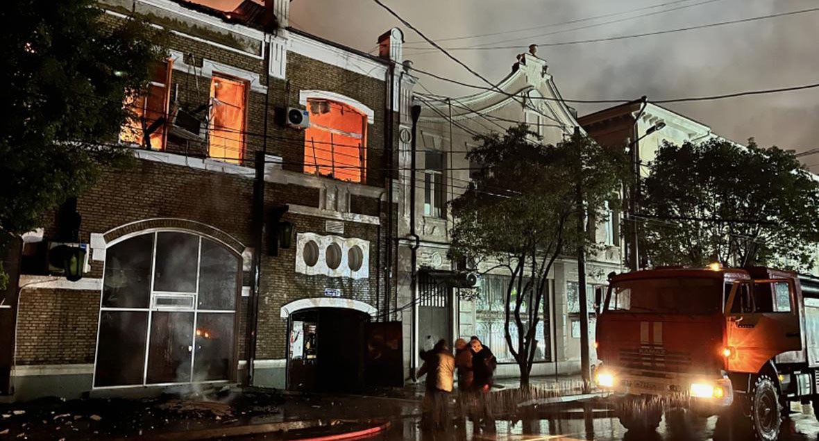 Пожар в картинной галерее Сухума. 21 января 2024 г. Фото: МЧС Абхазии Пожар в картинной галерее Сухума. 21 января 2024 г. Фото: МЧС Абхазии