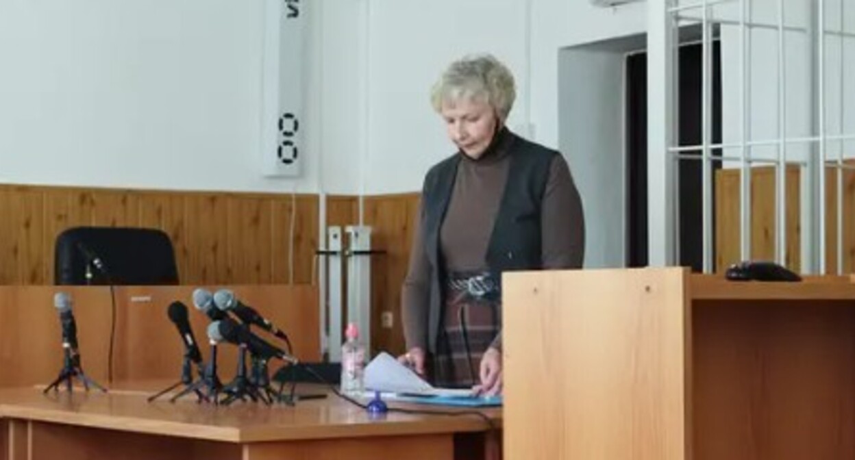 Елена Менчикова выступает в суде. Скриншот со страницы сайта, где собрана информация об уголовных делах в отношении российских Свидетелей Иеговы. Елена Менчикова выступает в суде. Скриншот со страницы сайта, где собрана информация об уголовных делах в отношении российских Свидетелей Иеговы.