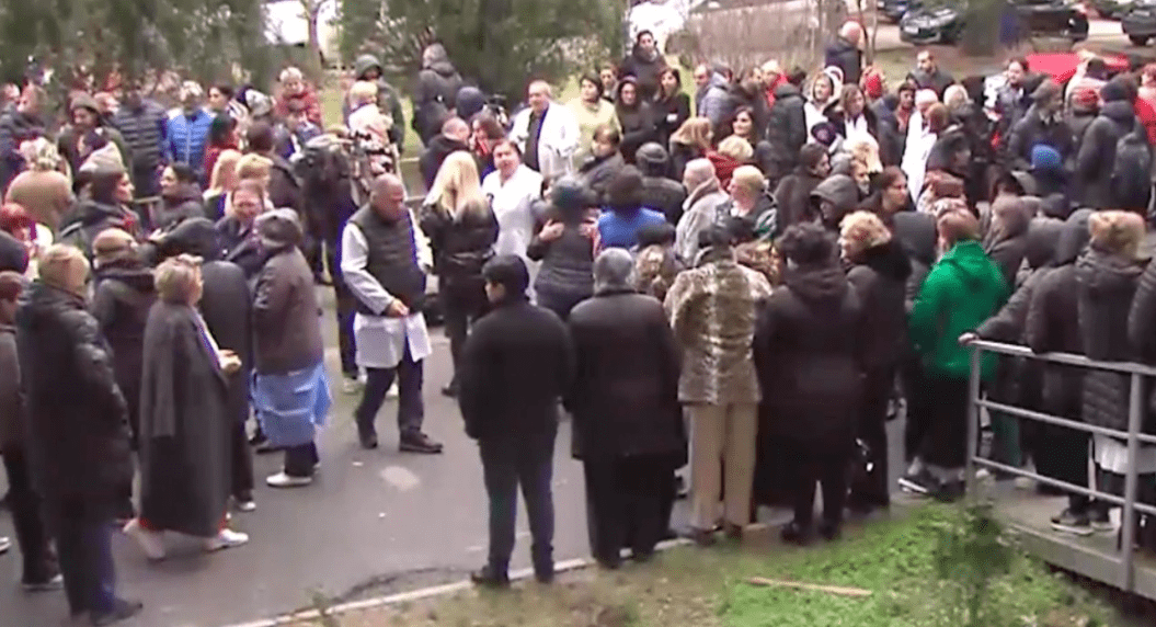 Сотрудники Республиканской больницы на акции протеста. Фото Нетгазети от 24.01.24, https://ru.netgazeti.ge/58416/ Сотрудники Республиканской больницы на акции протеста. Фото Нетгазети от 24.01.24, https://ru.netgazeti.ge/58416/