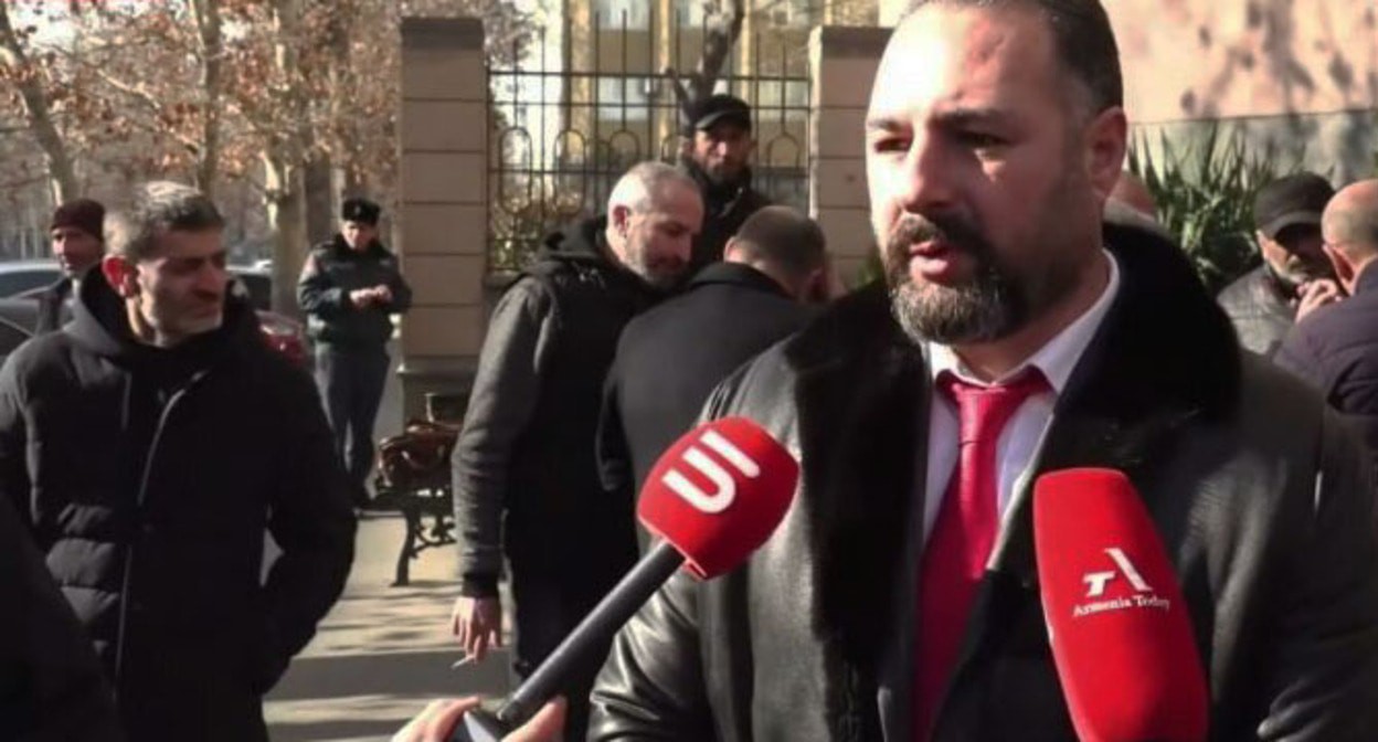 Адвокат родителей погибших солдат Ваан Ованнисян. Скриншот видео Armenia Today https://dzen.ru/a/Y9KG_1jsyW4R5CaB?experiment=948512 Адвокат родителей погибших солдат Ваан Ованнисян. Скриншот видео Armenia Today https://dzen.ru/a/Y9KG_1jsyW4R5CaB?experiment=948512
