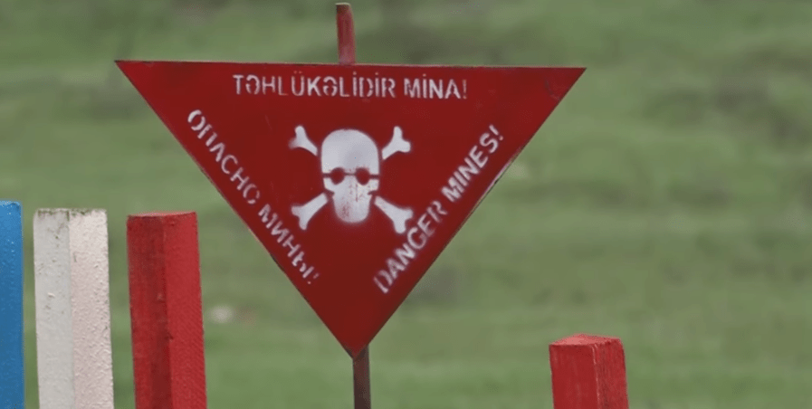 Предупреждение о минной опасности. Стоп-кадр видео Baku TV? https://www.youtube.com/watch?v=8RY3PD1vtBU Предупреждение о минной опасности. Стоп-кадр видео Baku TV? https://www.youtube.com/watch?v=8RY3PD1vtBU