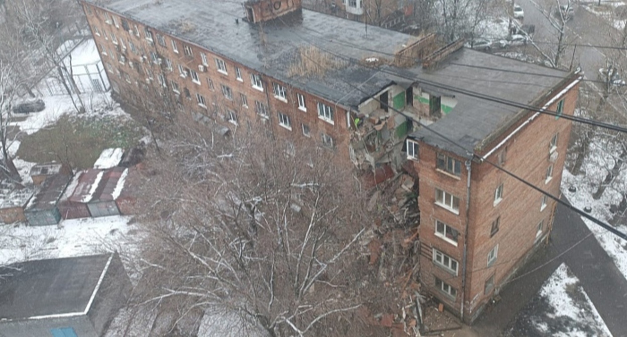 Дом на улице Нариманова после обрушения подъезда. Фото: пресс-служба администрации Ростова-на-Дону https://rostov-gorod.ru/press_room/news/ Дом на улице Нариманова после обрушения подъезда. Фото: пресс-служба администрации Ростова-на-Дону https://rostov-gorod.ru/press_room/news/