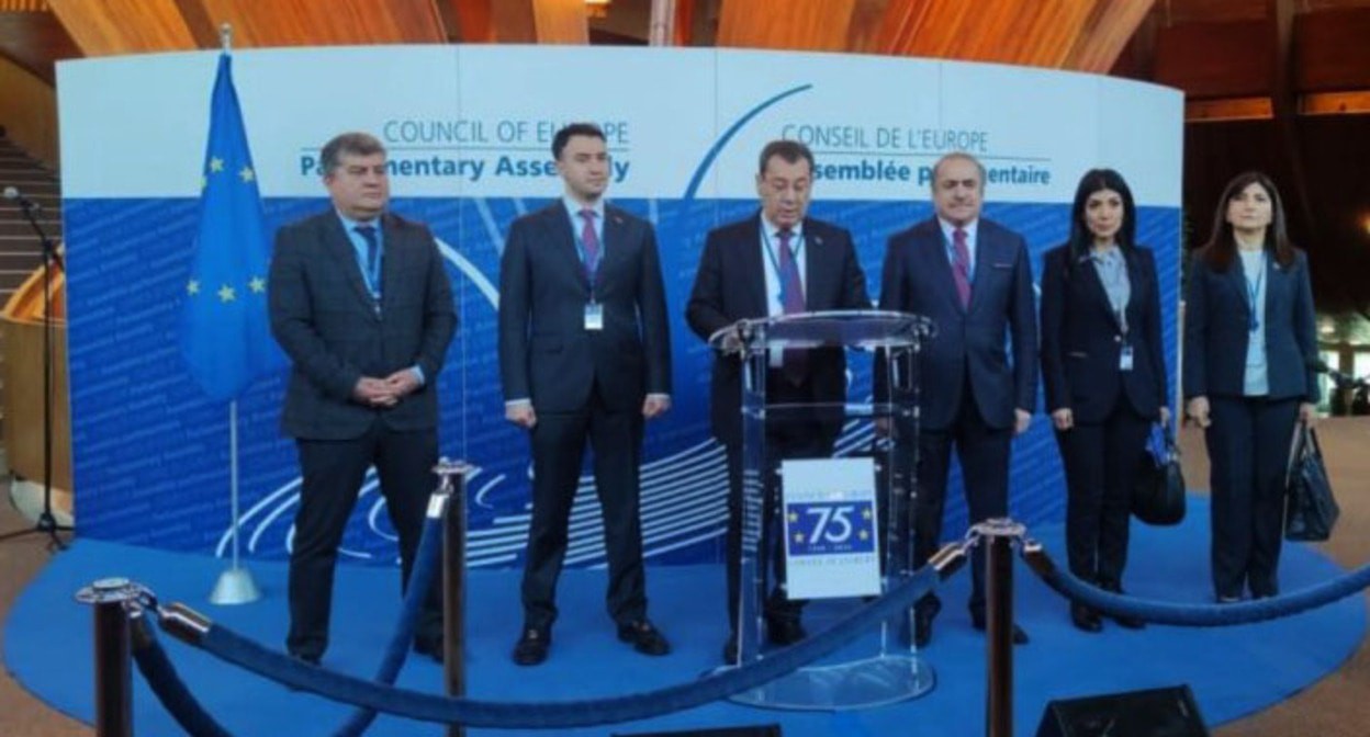 Представители "Платформы III Республики". Фото: https://www.meydan.tv/ Представители "Платформы III Республики". Фото: https://www.meydan.tv/