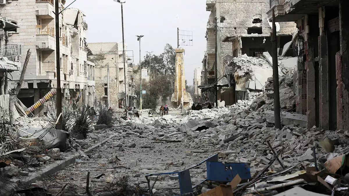 Война в Сирии. Скриншот видео https://ru.euronews.com/2017/03/15/syria-war-6-years-5-million-refugees-400000-dead Война в Сирии. Скриншот видео https://ru.euronews.com/2017/03/15/syria-war-6-years-5-million-refugees-400000-dead