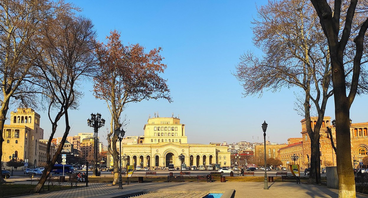 Площадь Республики. Ереван. Фото: Գարվիք. https://ru.wikipedia.org/ Площадь Республики. Ереван. Фото: Գարվիք. https://ru.wikipedia.org/