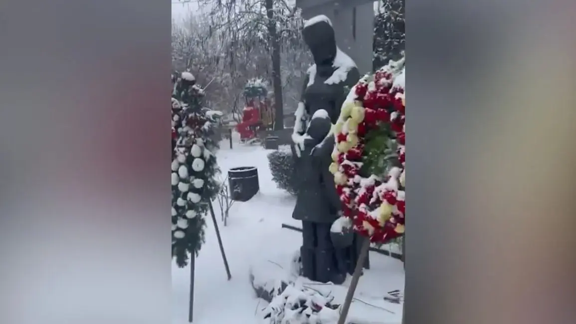 Памятник детям блокадного Ленинграда в Ереване. Скриншот видео https://www.youtube.com/watch?v=fqf-xhR_Rpc Памятник детям блокадного Ленинграда в Ереване. Скриншот видео https://www.youtube.com/watch?v=fqf-xhR_Rpc