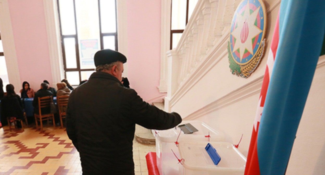 Избирательный участок на выборах в Азербайджане. Фото Азиза Каримова для "Кавказского узла".
Избирательный участок на выборах в Азербайджане. Фото Азиза Каримова для "Кавказского узла".