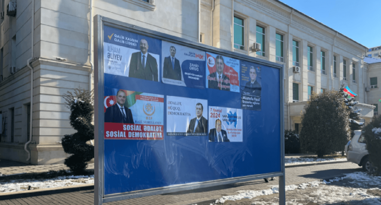 Стенд с предвыборной агитацией в Баку. Фото Фаика Меджида для "Кавказского узла". Стенд с предвыборной агитацией в Баку. Фото Фаика Меджида для "Кавказского узла".
