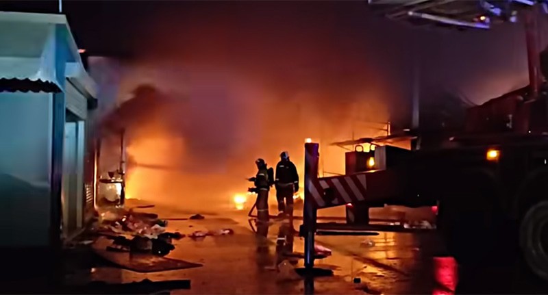 Пожар на рынке "Темерник" в Ростове-на-Дону. Кадр из видео https://www.youtube.com/watch?v=2EdgQK7brhQ Пожар на рынке "Темерник" в Ростове-на-Дону. Кадр из видео https://www.youtube.com/watch?v=2EdgQK7brhQ