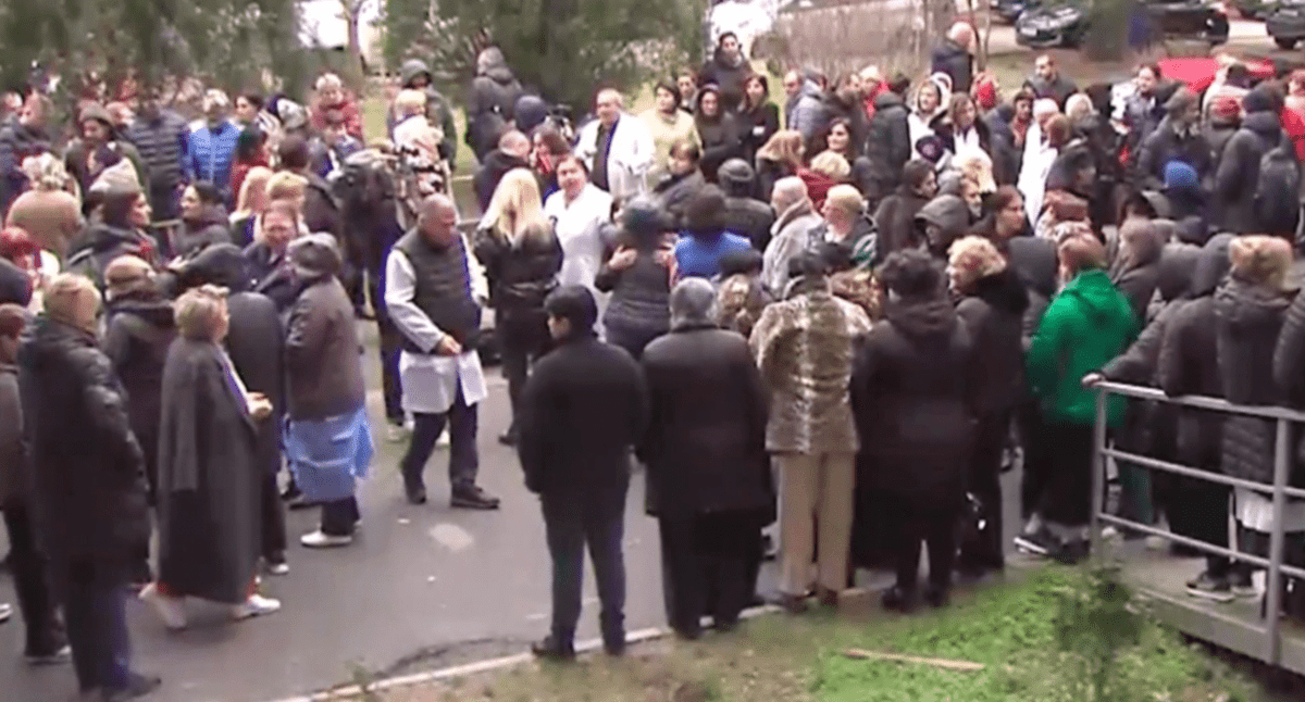 Сотрудники Республиканской больницы на акции протеста. 24.01.2024, Тбилиси. Фото "Нетгазети" https://ru.netgazeti.ge/58416/ Сотрудники Республиканской больницы на акции протеста. 24.01.2024, Тбилиси. Фото "Нетгазети" https://ru.netgazeti.ge/58416/