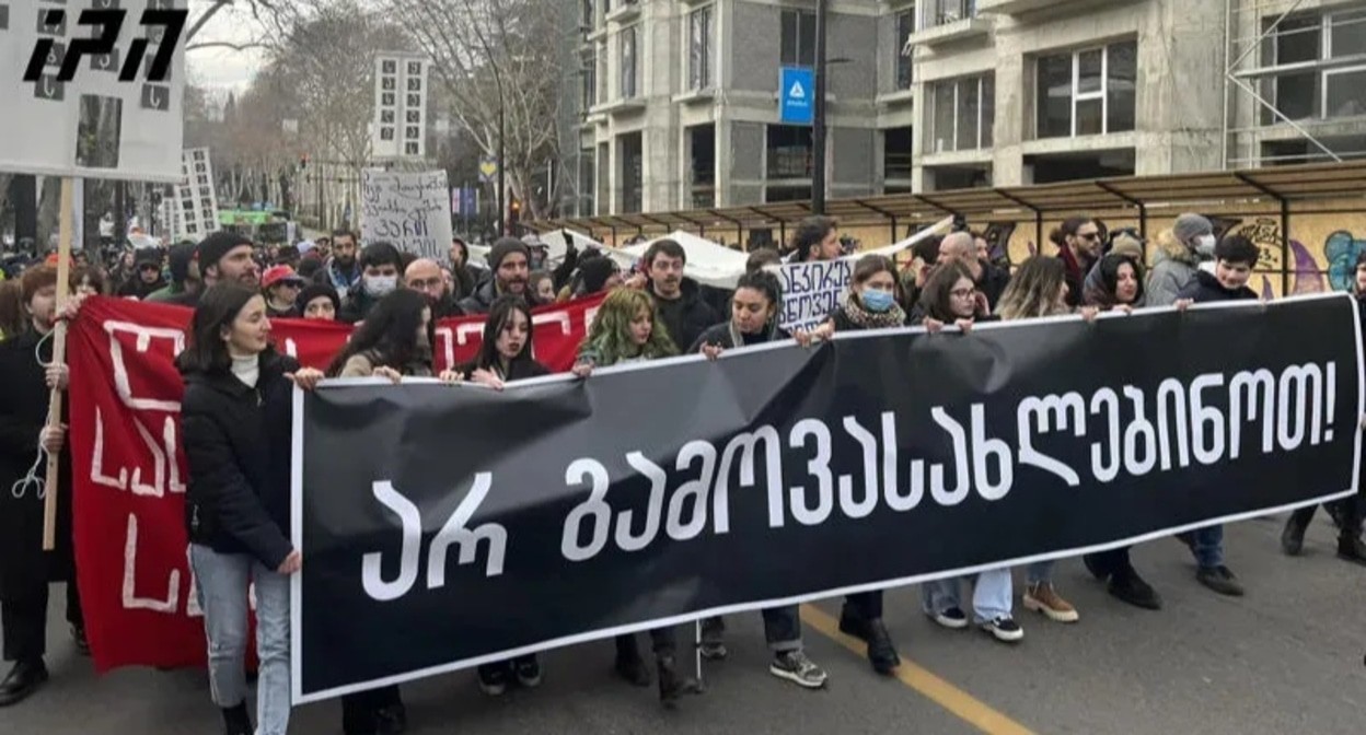 Шествие под лозунгом: "Остановите выселения". Тбилиси, 4 февраля 2024 года. Фото: "ИнтерпрессНьюс" https://www.interpressnews.ge/ru/article/157780-v-tbilisi-prokhodit-marsh-ostanovite-vyseleniia Шествие под лозунгом: "Остановите выселения". Тбилиси, 4 февраля 2024 года. Фото: "ИнтерпрессНьюс" https://www.interpressnews.ge/ru/article/157780-v-tbilisi-prokhodit-marsh-ostanovite-vyseleniia