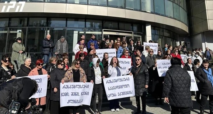 Акция протеста сотрудников Республиканской больницы в Тбилиси. Фото: "ИнтерпрессНьюс" https://www.interpressnews.ge/ru/article/157961-chast-sotrudnikov-respublikanskoi-bolnitsy-provodit-aktsiiu Акция протеста сотрудников Республиканской больницы в Тбилиси. Фото: "ИнтерпрессНьюс" https://www.interpressnews.ge/ru/article/157961-chast-sotrudnikov-respublikanskoi-bolnitsy-provodit-aktsiiu