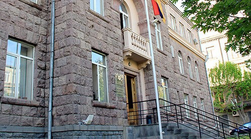 Здание ЦИК Армении. Фото http://www.belta.by/world/view/referendum-o-vnesenii-popravok-v-konstitutsiju-prohodit-v-armenii-172978-2015/?utm_source=twitter&utm_campaign=twi_belta Здание ЦИК Армении. Фото http://www.belta.by/world/view/referendum-o-vnesenii-popravok-v-konstitutsiju-prohodit-v-armenii-172978-2015/?utm_source=twitter&utm_campaign=twi_belta