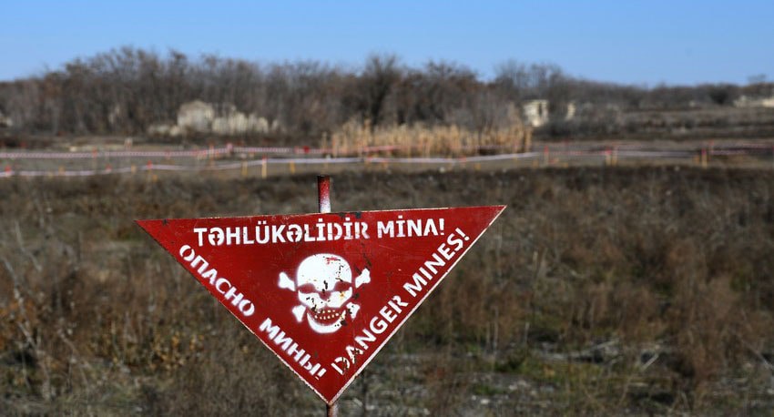 Предупреждающая табличка. Фото: https://report.az/ Предупреждающая табличка. Фото: https://report.az/