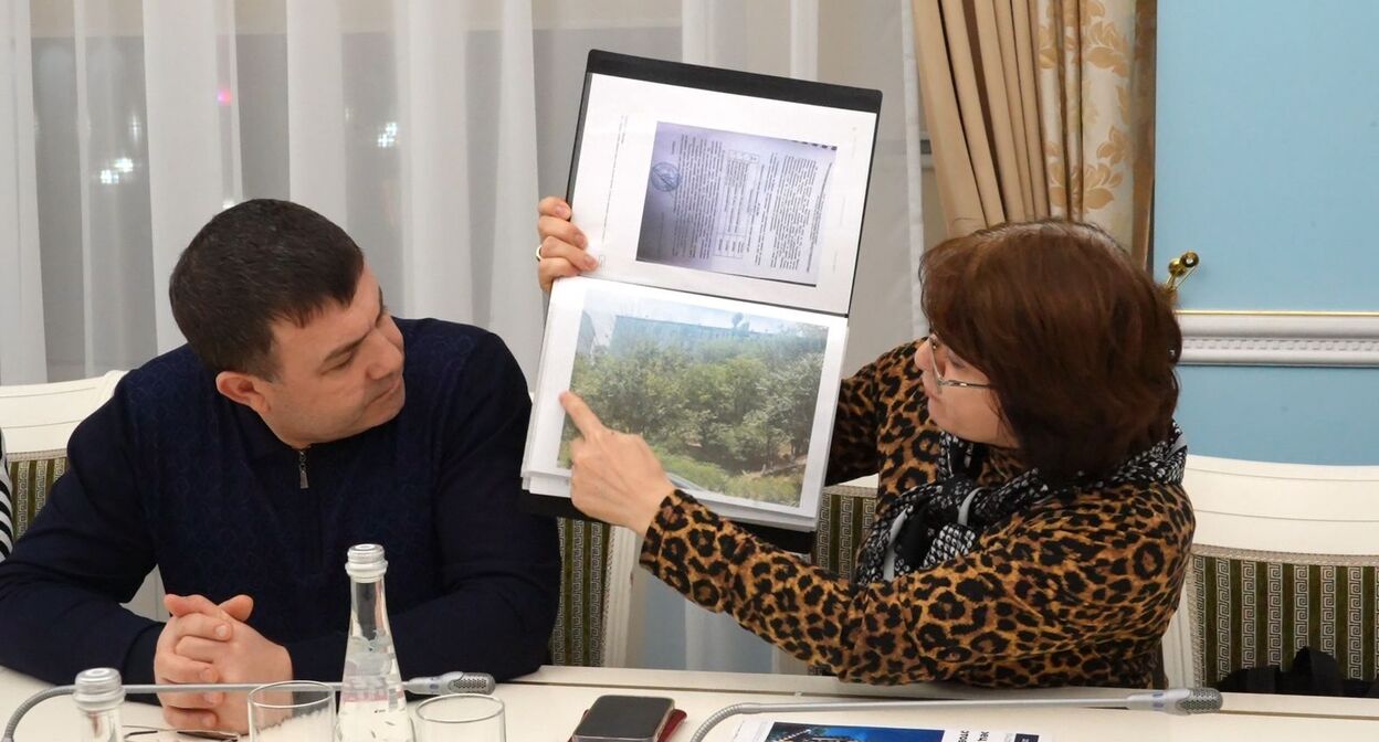 Обсуждение застройки Портовской больницы во время встречи с группой жителей домов руководителя УАиГ. Махачкала, 7 февраля 2024 г. Фото: https://mkala.ru Обсуждение застройки Портовской больницы во время встречи с группой жителей домов руководителя УАиГ. Махачкала, 7 февраля 2024 г. Фото: https://mkala.ru