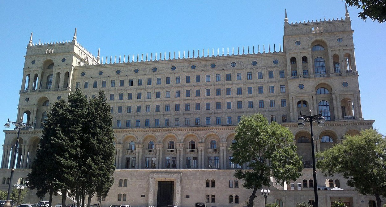 Кабмин Азербайджана. Фото: Interfase. https://ru.wikipedia.org/ Кабмин Азербайджана. Фото: Interfase. https://ru.wikipedia.org/