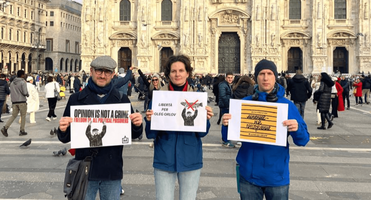 Участники акции в поддержку Олега Орлова (признан иноагентом) в Милане 15.02.24, https://activatica.org/content/8f21d44d-bdda-48d7-8daf-92d96c5ebd2c/akcii-v-podderzhku-olega-orlova-v-italii-i-portugalii
Участники акции в поддержку Олега Орлова (признан иноагентом) в Милане 15.02.24, https://activatica.org/content/8f21d44d-bdda-48d7-8daf-92d96c5ebd2c/akcii-v-podderzhku-olega-orlova-v-italii-i-portugalii