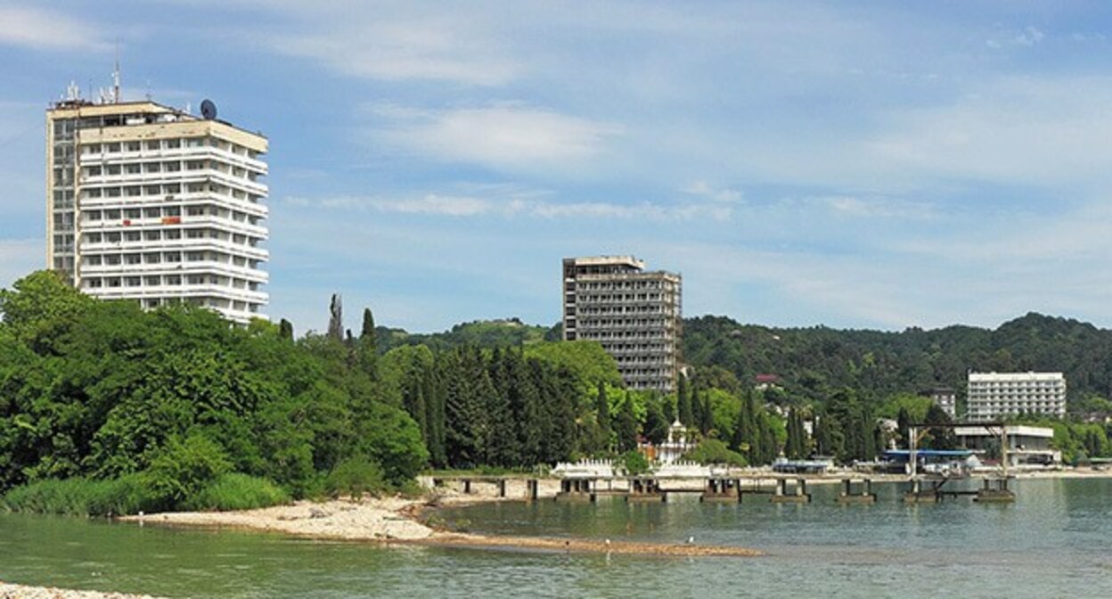 Набережная в Сухуме. Фото: Hons084 / Wikimedia Commonshttps://ru.wikipedia.org/ Набережная в Сухуме. Фото: Hons084 / Wikimedia Commonshttps://ru.wikipedia.org/