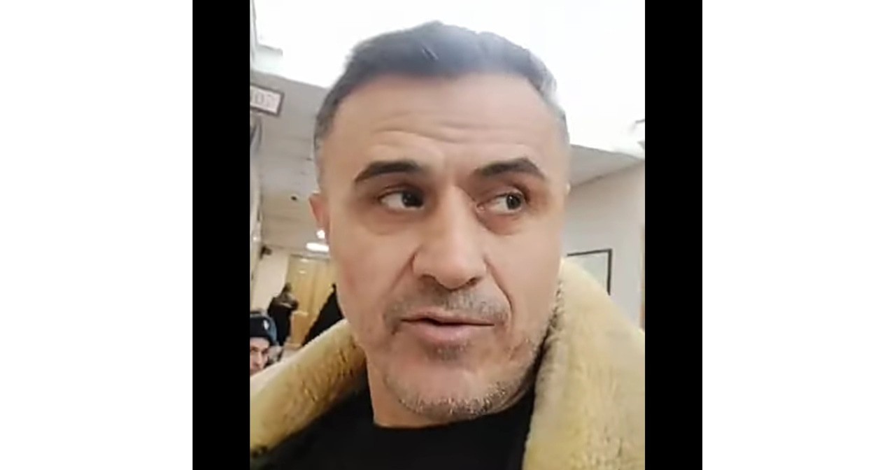 Асхабали Алибеков. Скриншот видео https://www.youtube.com/watch?v=gX2nwXIhjSM Асхабали Алибеков. Скриншот видео https://www.youtube.com/watch?v=gX2nwXIhjSM