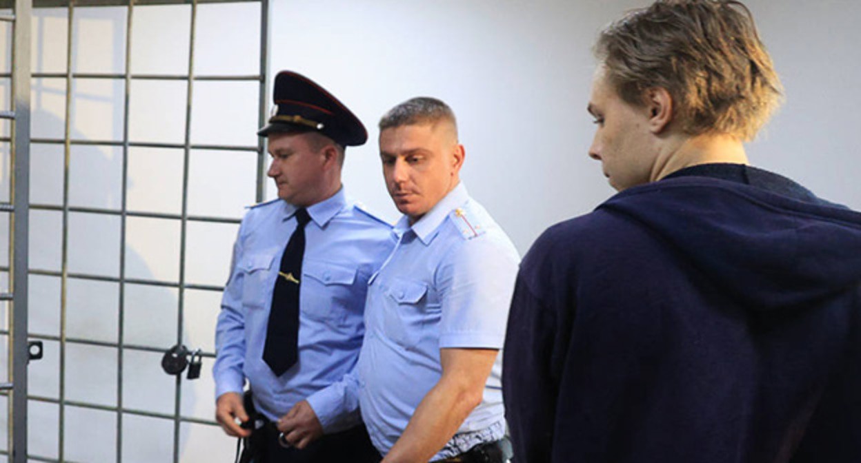 Никита Журавель (справа) в зале суда. Фото: Дмитрий Рогулин / "Городские вести" Никита Журавель (справа) в зале суда. Фото: Дмитрий Рогулин / "Городские вести"