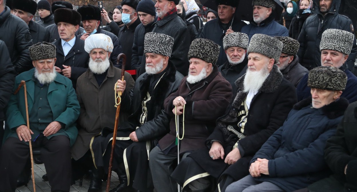Траурные мероприятия памяти жертв сталинской депортации. Фото: https://ingushetia.ru/news/v_ingushetii_sostoyalos_traurnoe_meropriyatie_pamyati_zhertv_deportatsii_1944_goda/ Траурные мероприятия памяти жертв сталинской депортации. Фото: https://ingushetia.ru/news/v_ingushetii_sostoyalos_traurnoe_meropriyatie_pamyati_zhertv_deportatsii_1944_goda/