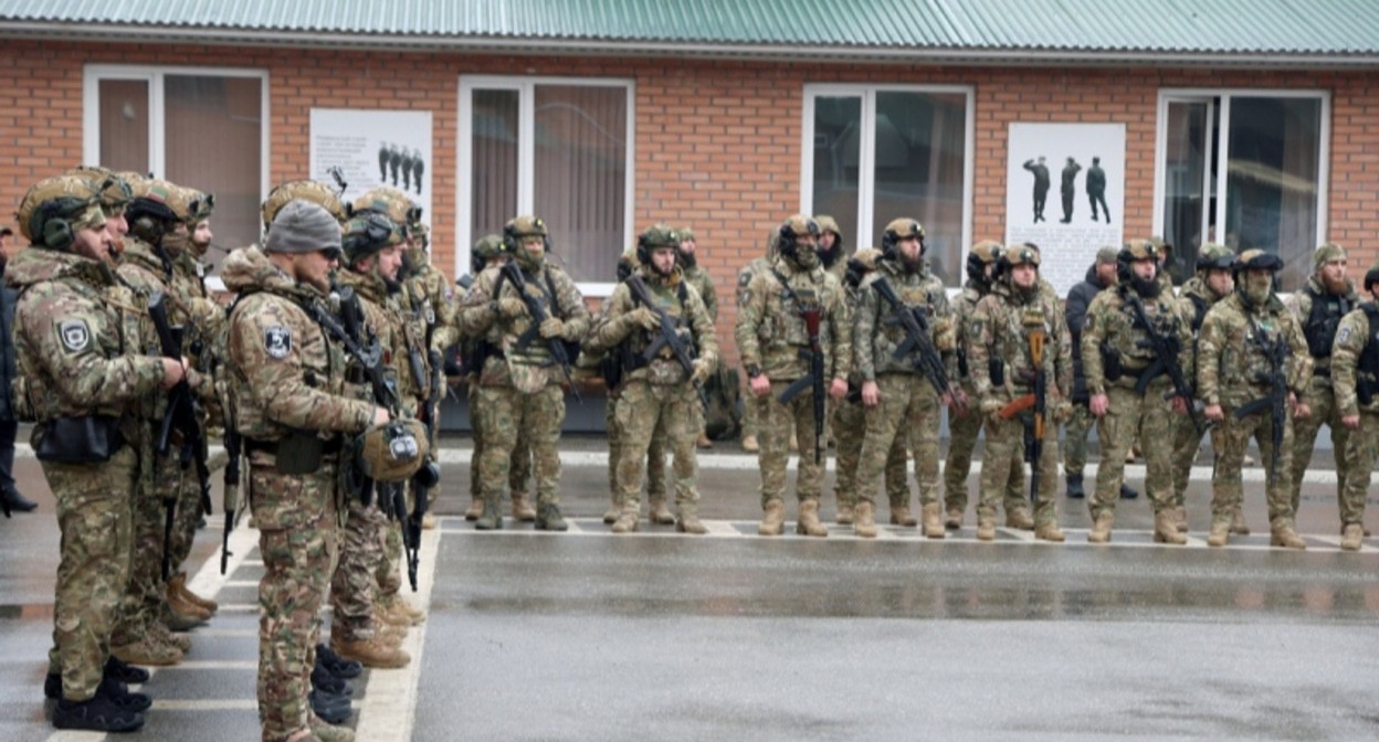 Чеченские полицейские перед отправкой в зону военной операции. Фото: пресс-служба МВД по Чечне https://95.мвд.рф/news/item/47564648 Чеченские полицейские перед отправкой в зону военной операции. Фото: пресс-служба МВД по Чечне https://95.мвд.рф/news/item/47564648