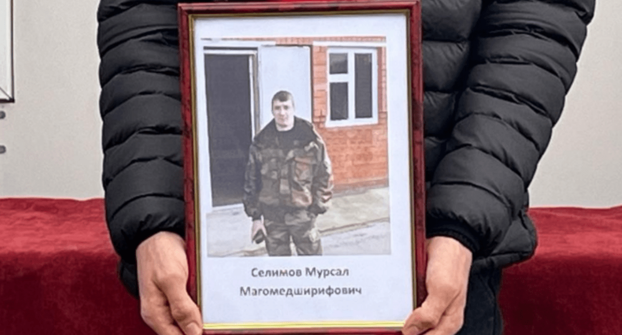 Портрет Мурсала Селимова. Скриншот фото из Telegram-канала администрации Сулейман-Стальского района от 23.02.24, https://t.me/infostal/13781 Портрет Мурсала Селимова. Скриншот фото из Telegram-канала администрации Сулейман-Стальского района от 23.02.24, https://t.me/infostal/13781