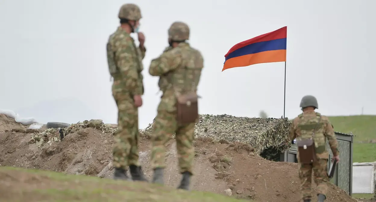 Армянские военнослужащие на границе с Азербайджаном. Фото: аппарат президента Республики Армения Армянские военнослужащие на границе с Азербайджаном. Фото: аппарат президента Республики Армения