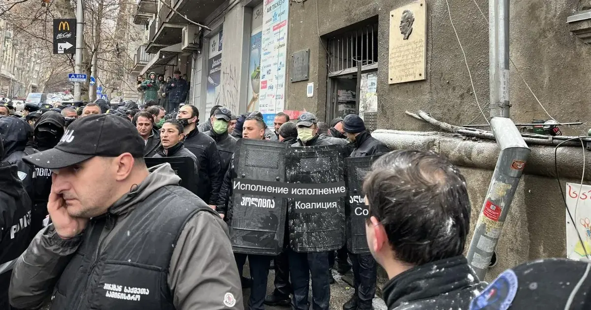 Выселение семьи Хатиашвили. Фото: http://tbl.ge/6o7h Выселение семьи Хатиашвили. Фото: http://tbl.ge/6o7h