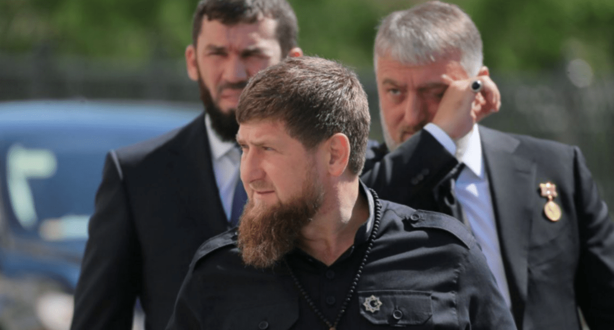 Рамзан Кадыров, Магомед Даудов и Адам Делимханов. Скриншот фото из Telegram-канала главы Чечни, https://t.me/RKadyrov_95/1181 Рамзан Кадыров, Магомед Даудов и Адам Делимханов. Скриншот фото из Telegram-канала главы Чечни, https://t.me/RKadyrov_95/1181