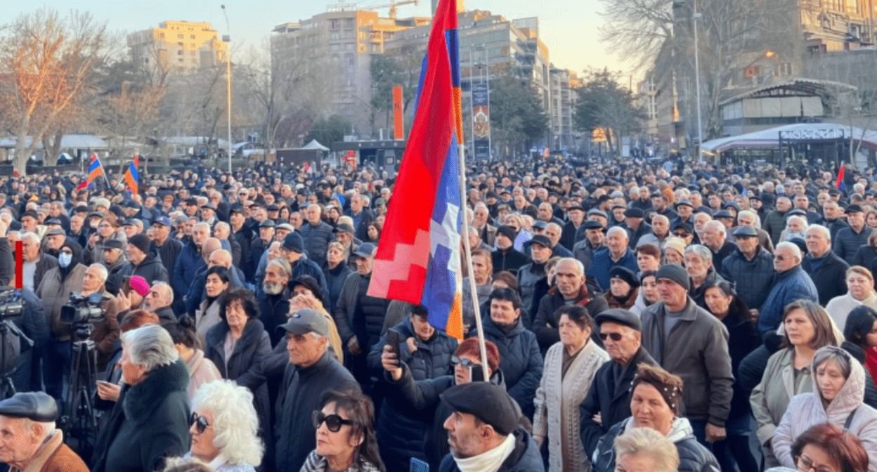 Участники митинга в Ереване. Скриншот фото Armenia Today от 29.02.24,https://t.me/armtoday/77262 Участники митинга в Ереване. Скриншот фото Armenia Today от 29.02.24,https://t.me/armtoday/77262