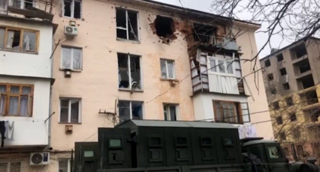 Поврежденный в ходе спецоперации дом в Ингушетии, стоп-кадр видео "RT на русском" https://rutube.ru/video/10b3bfc977e503bcbf088da85e794b4a/ Поврежденный в ходе спецоперации дом в Ингушетии, стоп-кадр видео "RT на русском" https://rutube.ru/video/10b3bfc977e503bcbf088da85e794b4a/