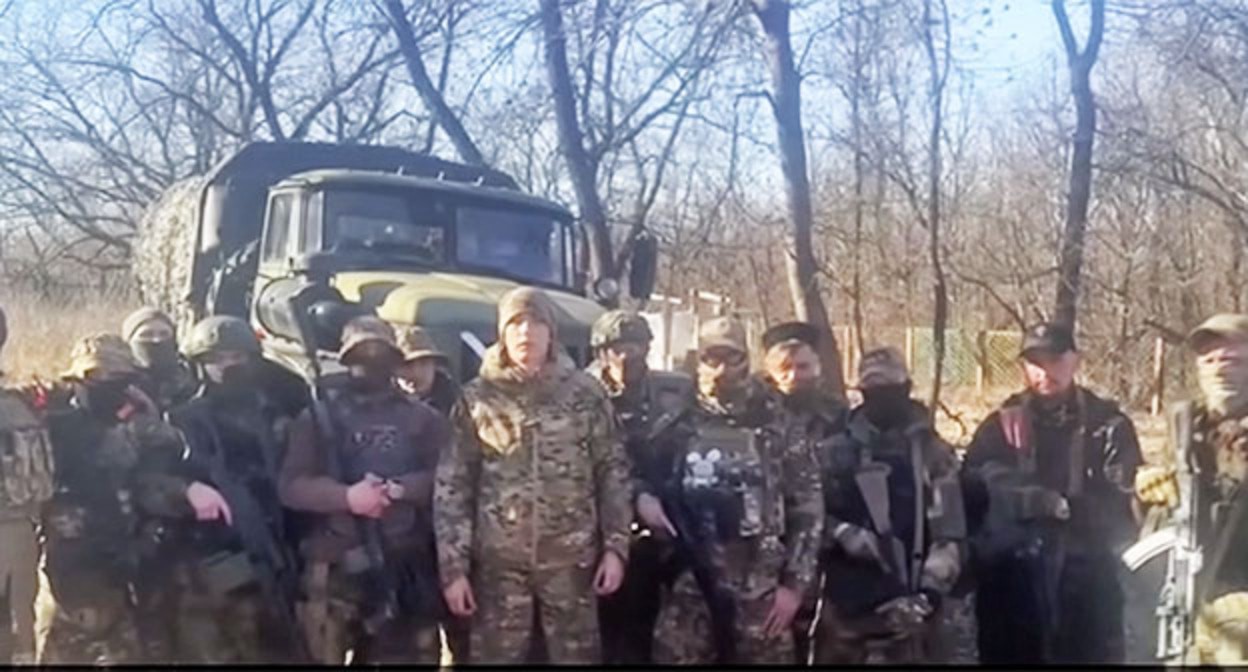 Кадр видео обращения участников специальной военной операции в поддержку лидера движения "Полтавская против свалки". Скриншот видео https://www.youtube.com/watch?v=cfQg3I8kW2k Кадр видео обращения участников специальной военной операции в поддержку лидера движения "Полтавская против свалки". Скриншот видео https://www.youtube.com/watch?v=cfQg3I8kW2k