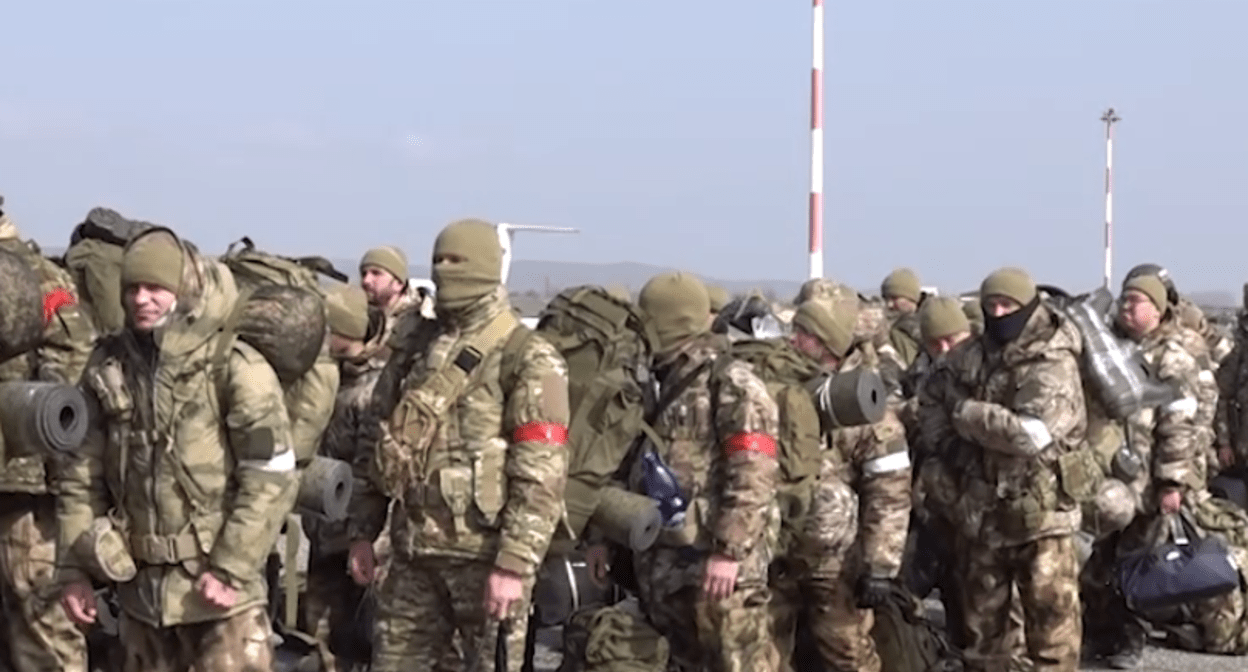 Отправка добровольцев из аэропорта Грозного. Стоп-кадр видео из Telegram-канала Рамзана Кадырова от 05.03.24, https://t.me/RKadyrov_95/4560 Отправка добровольцев из аэропорта Грозного. Стоп-кадр видео из Telegram-канала Рамзана Кадырова от 05.03.24, https://t.me/RKadyrov_95/4560