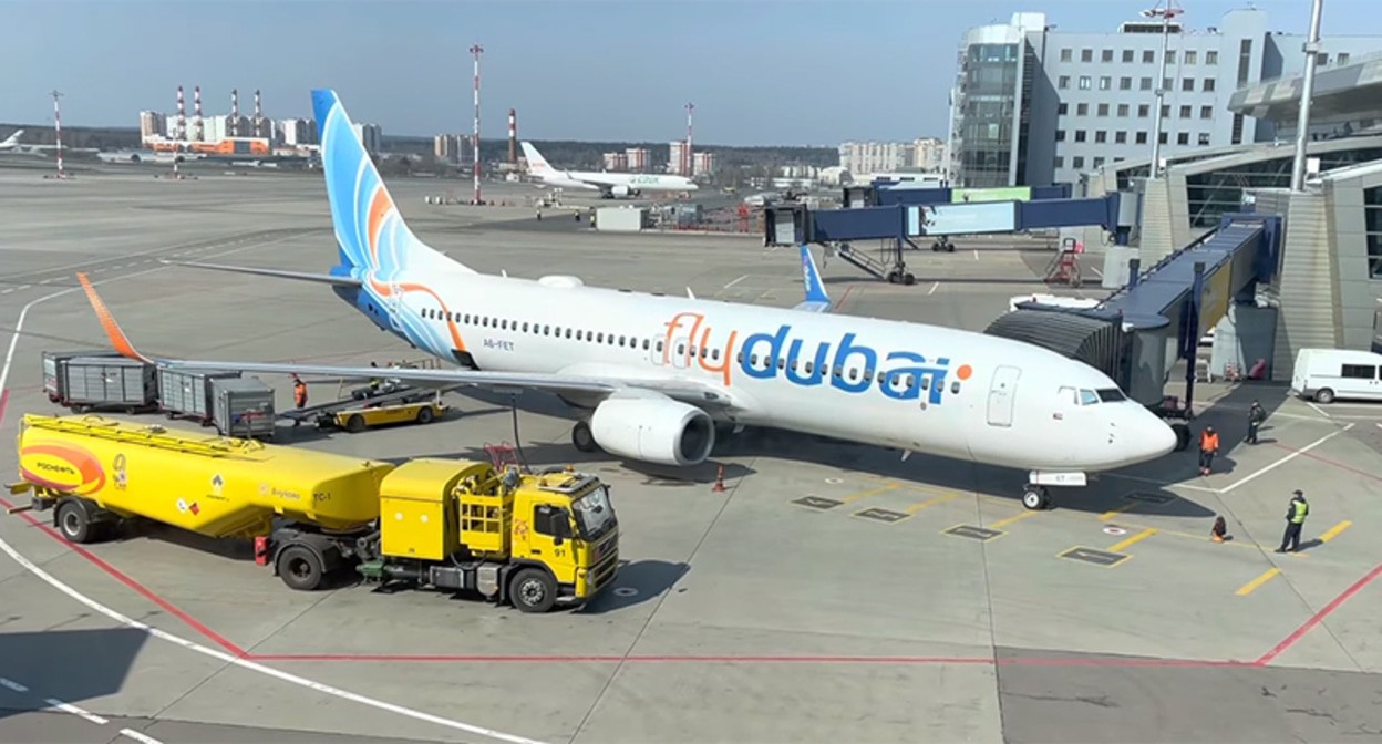 Самолет FlyDubai. Кадр из видео https://www.youtube.com/watch?v=2zmxKxGbIS4 Самолет FlyDubai. Кадр из видео https://www.youtube.com/watch?v=2zmxKxGbIS4