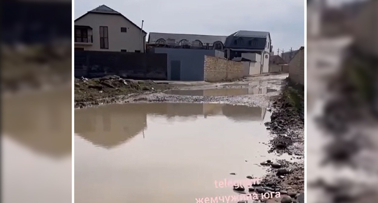 Дорога в микрорайон Сухая Речка. Кадр из видео https://www.instagram.com/p/C4SiWAPsz1u/ (деятельность компании Meta (владеет Facebook, Instagram и WhatsApp) запрещена в России) Дорога в микрорайон Сухая Речка. Кадр из видео https://www.instagram.com/p/C4SiWAPsz1u/ (деятельность компании Meta (владеет Facebook, Instagram и WhatsApp) запрещена в России)