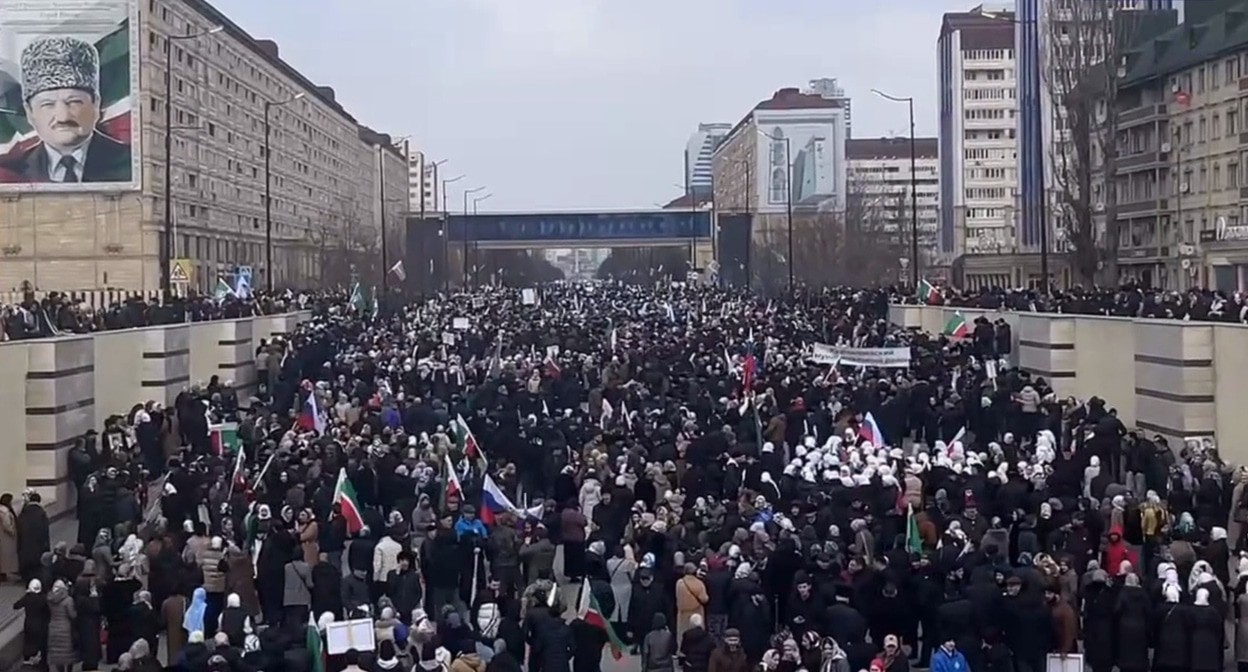 Шествие в Грозном. 10 марта 2024 года. Кадр видео ТАСС https://t.me/tass_agency/235707 Шествие в Грозном. 10 марта 2024 года. Кадр видео ТАСС https://t.me/tass_agency/235707
