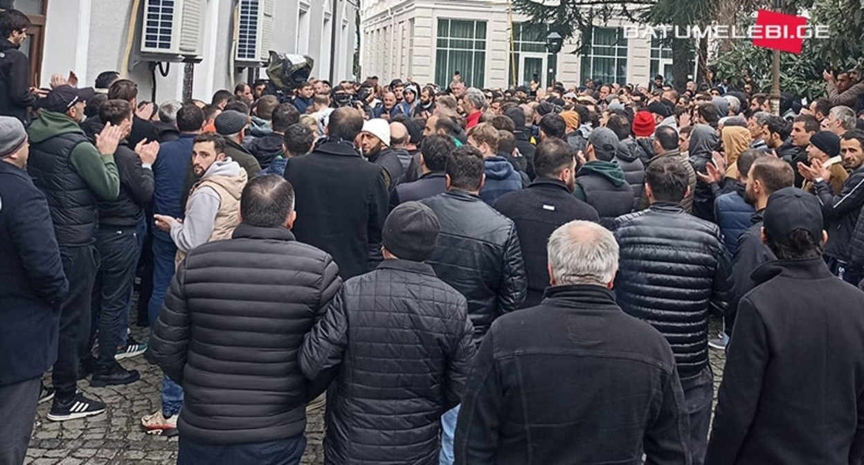 Акция солидарности с мусульманами Адигени. Батуми, 10 марта 2024 года. Фото: "Батумелеби" https://batumelebi.netgazeti.ge/news/519218/#gsc.tab=0 Акция солидарности с мусульманами Адигени. Батуми, 10 марта 2024 года. Фото: "Батумелеби" https://batumelebi.netgazeti.ge/news/519218/#gsc.tab=0