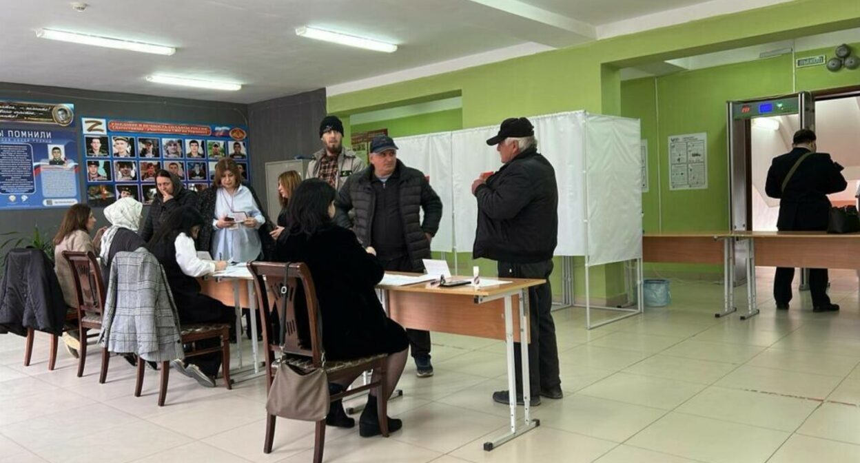 Голосование на избирательном участке в Махачкале. Фото: https://yoldash.ru Голосование на избирательном участке в Махачкале. Фото: https://yoldash.ru