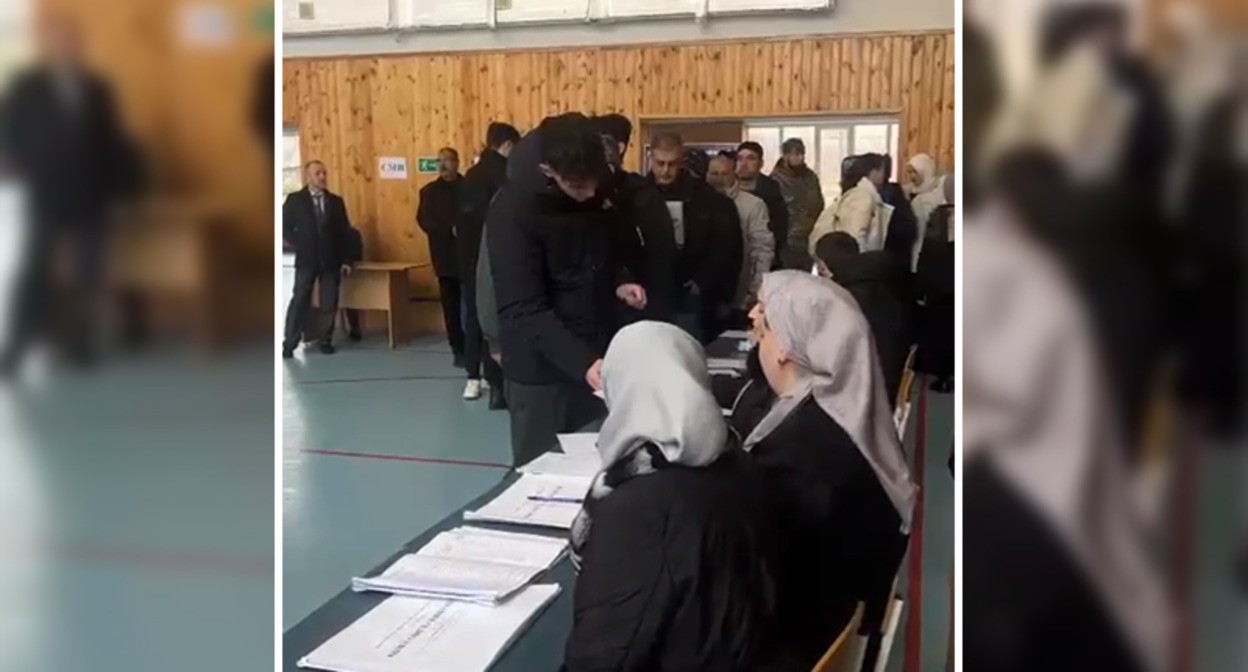 Беженцы из Палестины голосуют на выборах в Чечне. Кадр из видео https://t.me/groznytv/22432 Беженцы из Палестины голосуют на выборах в Чечне. Кадр из видео https://t.me/groznytv/22432