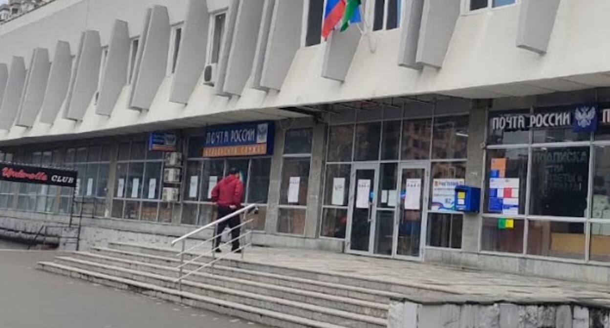 Около участка для голосования нет очередей. Нальчик, 17 марта 2024 года. Фото корреспондента "Кавказского узла". Около участка для голосования нет очередей. Нальчик, 17 марта 2024 года. Фото корреспондента "Кавказского узла".