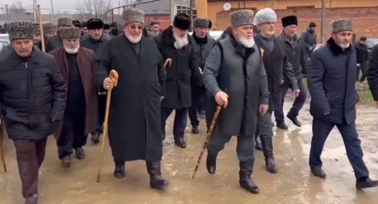 Примирение кровников, фото: https://www.grozny-inform.ru/news/society/159419/?ysclid=ltweporrex411973949 Примирение кровников, фото: https://www.grozny-inform.ru/news/society/159419/?ysclid=ltweporrex411973949